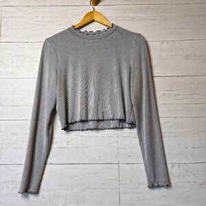 ASOS Top Girls Size 12 Gray and White Tiny Ribbed Scallop Crinkle Hem Cropped